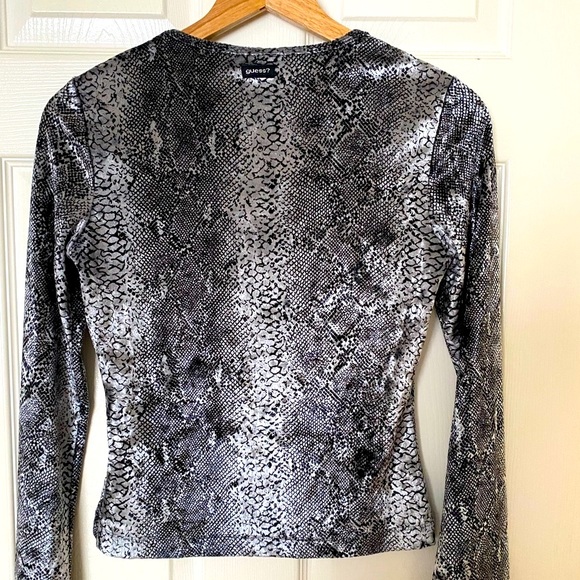 🔥GUESS🔥long sleeve shirt . Size large . Black, grey and white . Super soft. - Picture 3 of 8